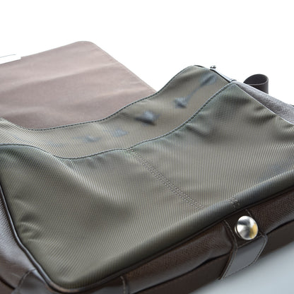 Louis Vuitton Taiga Viktor Messenger Bag Grizzli 7 of 18
