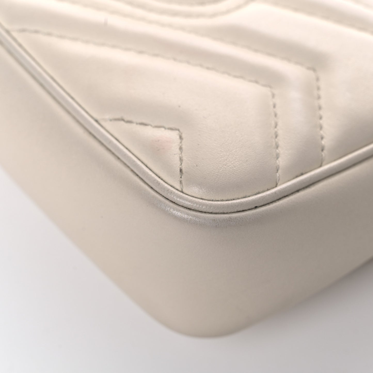 Calfskin Matelasse Super Mini GG Marmont Shoulder Bag White
