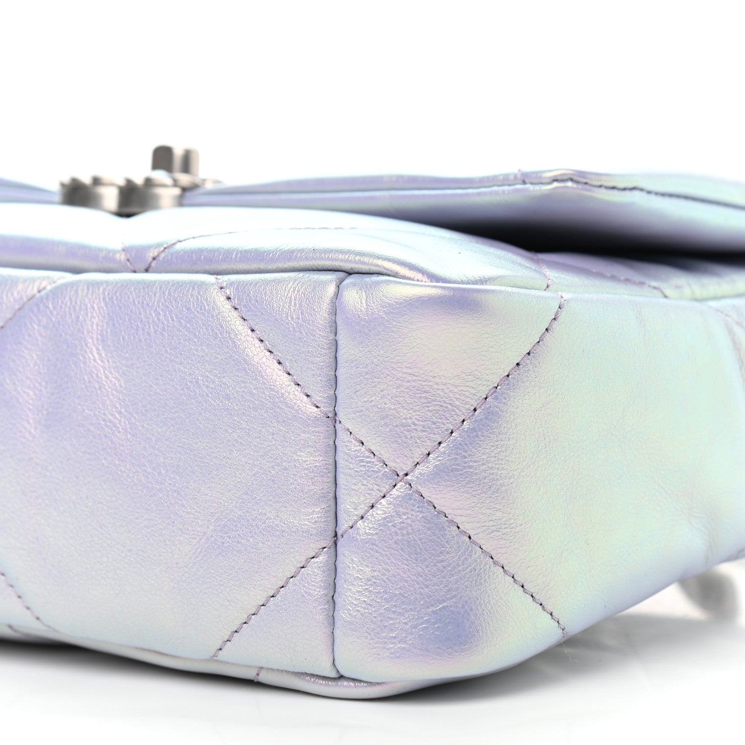 シャネル★ Chanel Iridescent Calfskin Quilted Medium Chanel 19 Flap Light