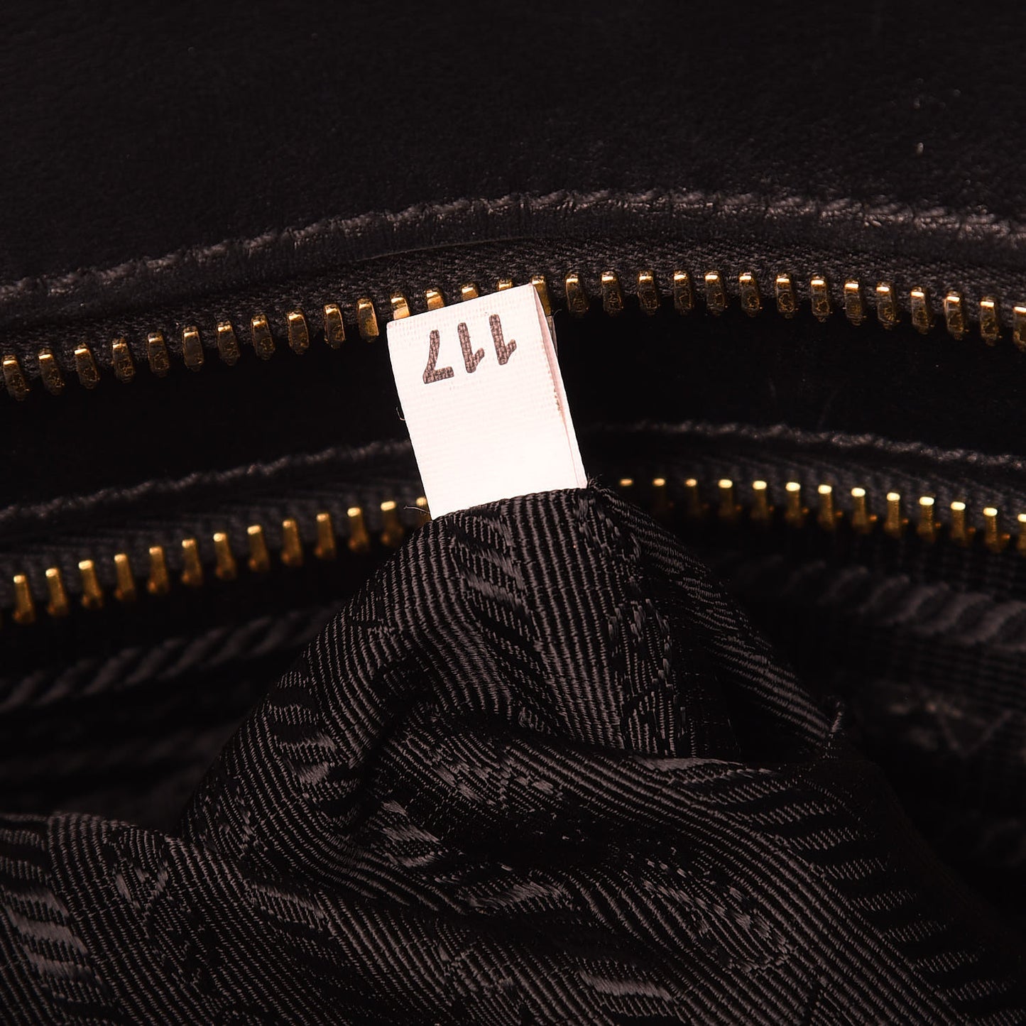 Saffiano City Calfskin Medium Esplanade Tote Black