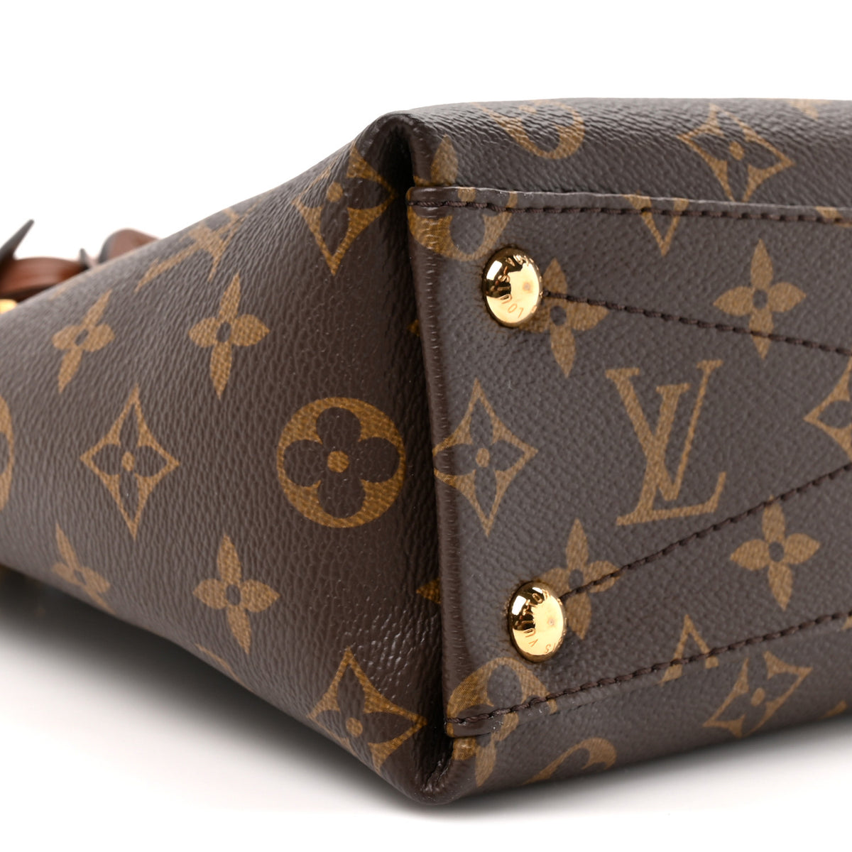 Monogram V Tote BB Black