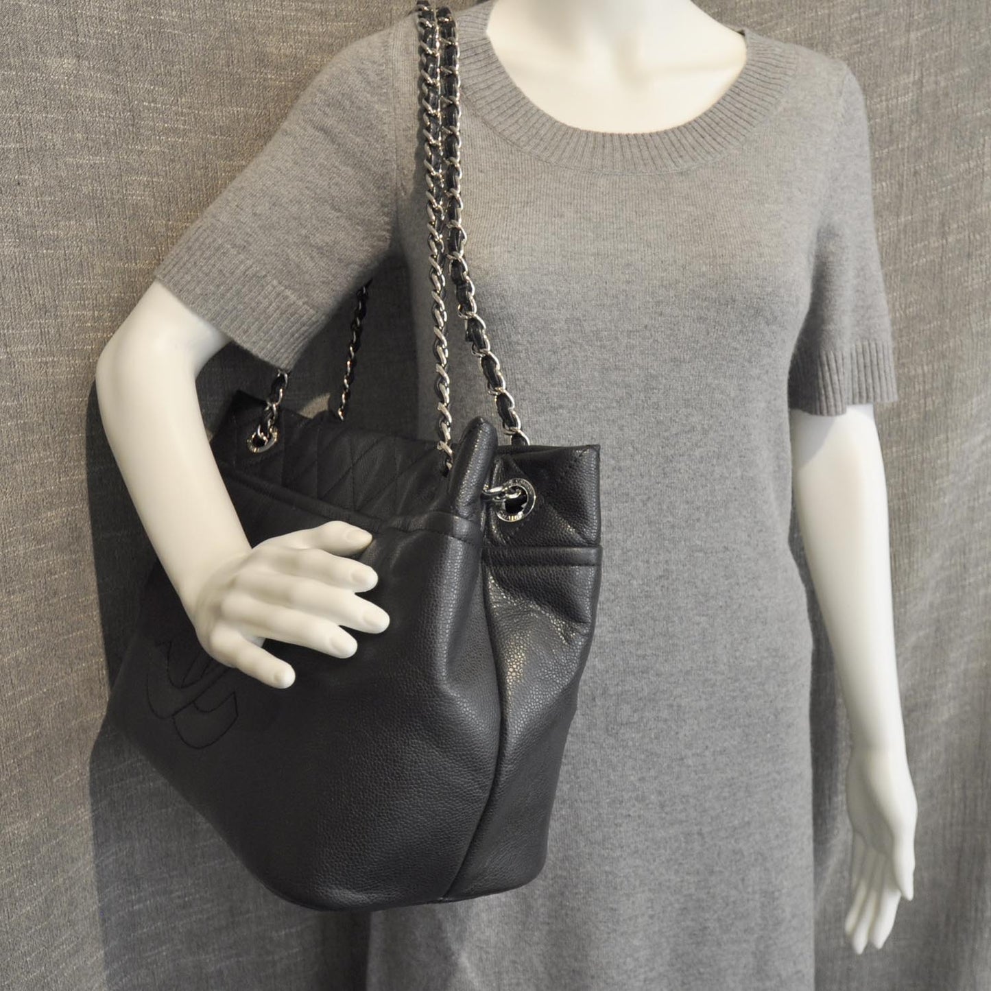 Caviar Large Tote Black