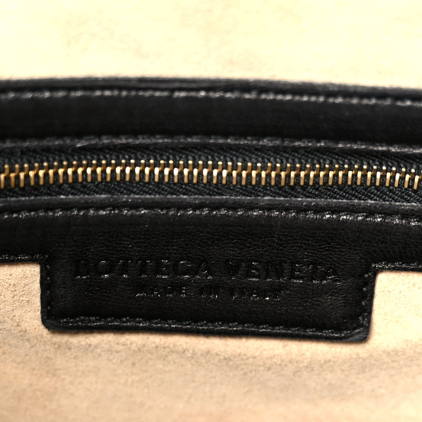 Nappa Intrecciato Medium Veneta Hobo Black