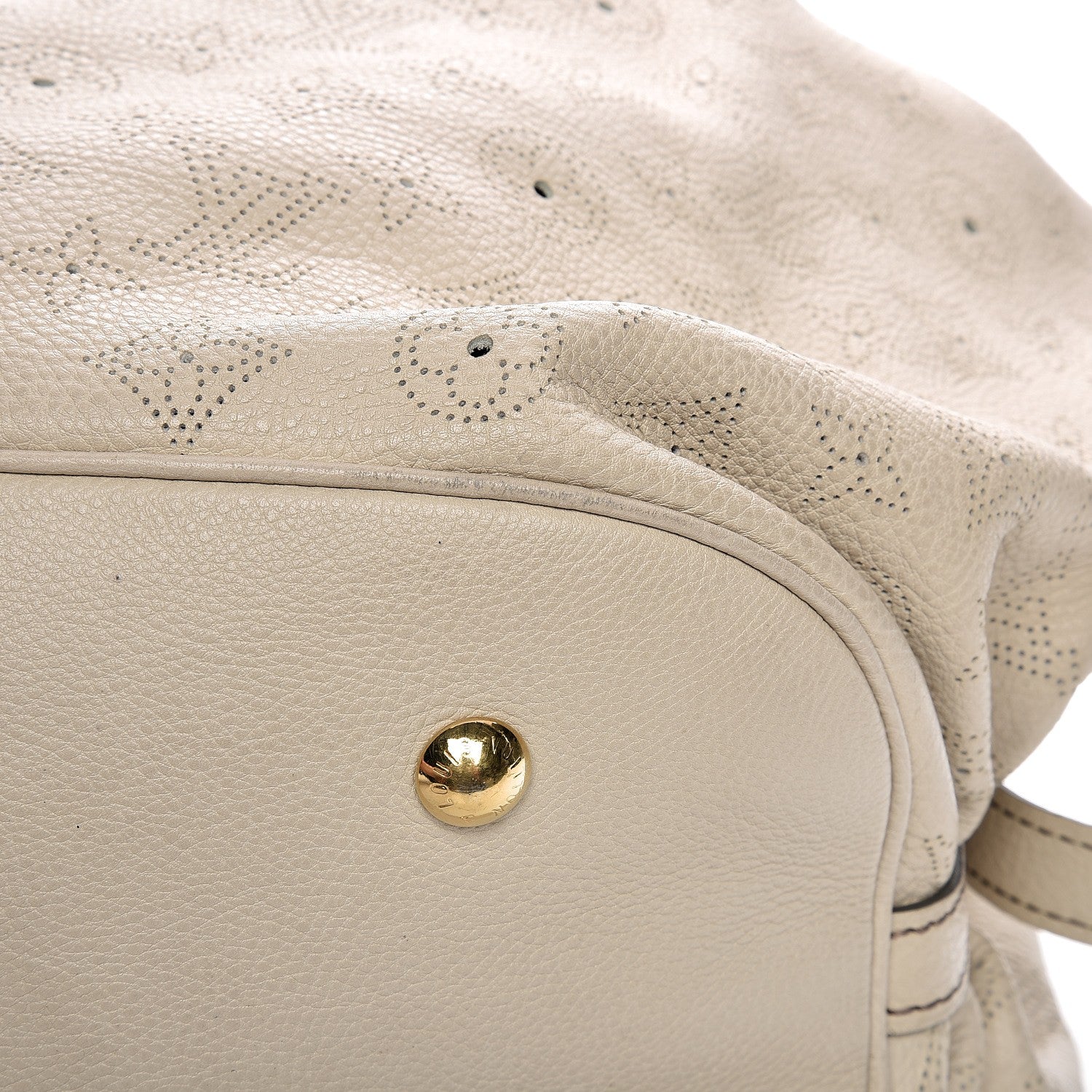 Louis Vuitton Mahina XL Gris 13 of 15