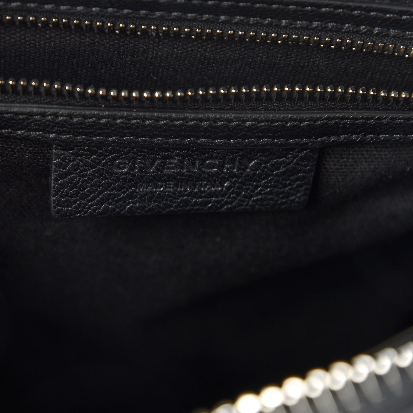 Sugar Goatskin Medium Antigona Black