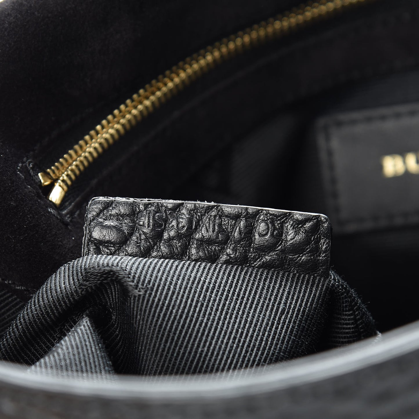 Signature Grain Medium Mildenhall Crossbody Bag Black