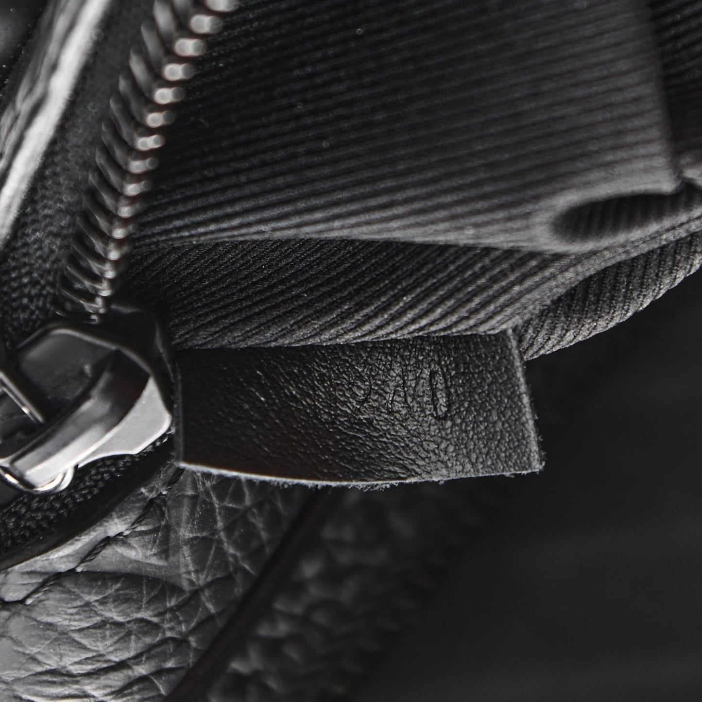 Taurillon Monogram Pochette Volga Black