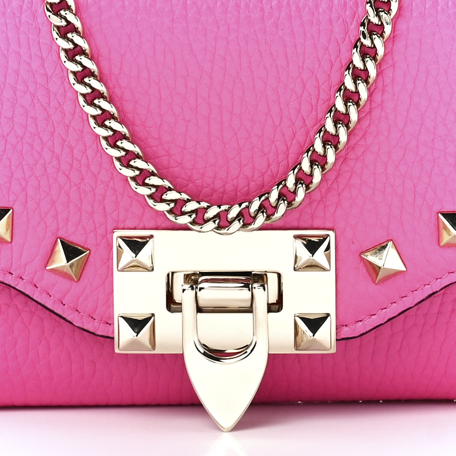 Valentino Garavani Pebbled Calfskin Rockstud Flip Lock Wallet On Chain Dawn Pink 7 of 10