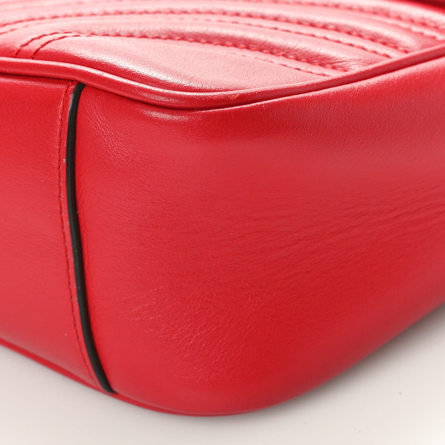 Calfskin Matelasse Small GG Marmont Shoulder Bag Hibiscus Red