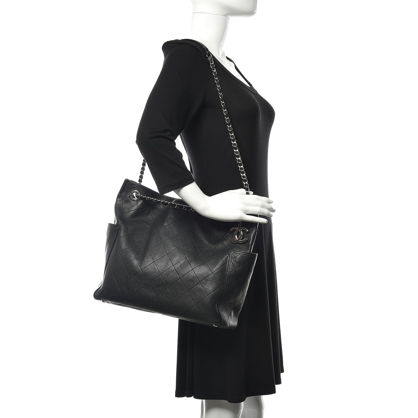 Caviar Stitched Medium CC Pocket Hobo Black