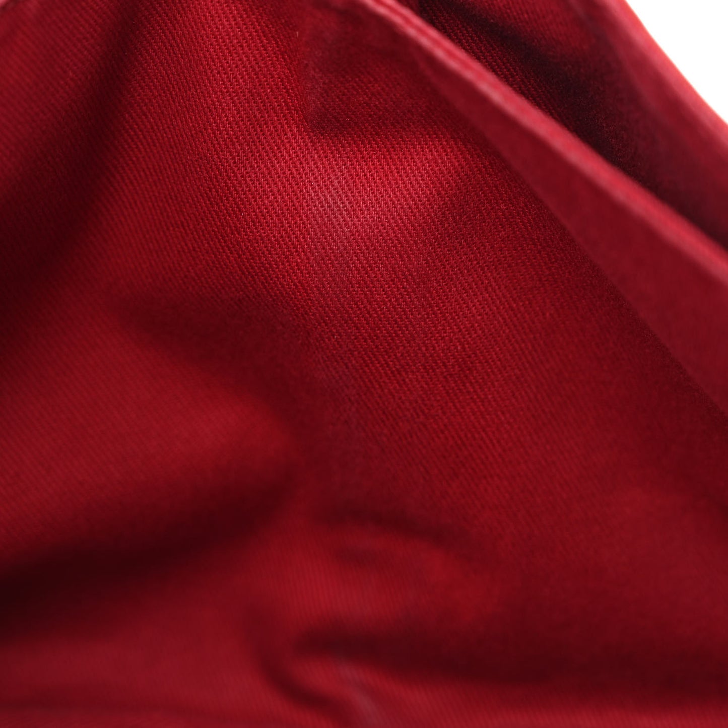 Grained Calfskin Medium Natural Beauty Flap Red
