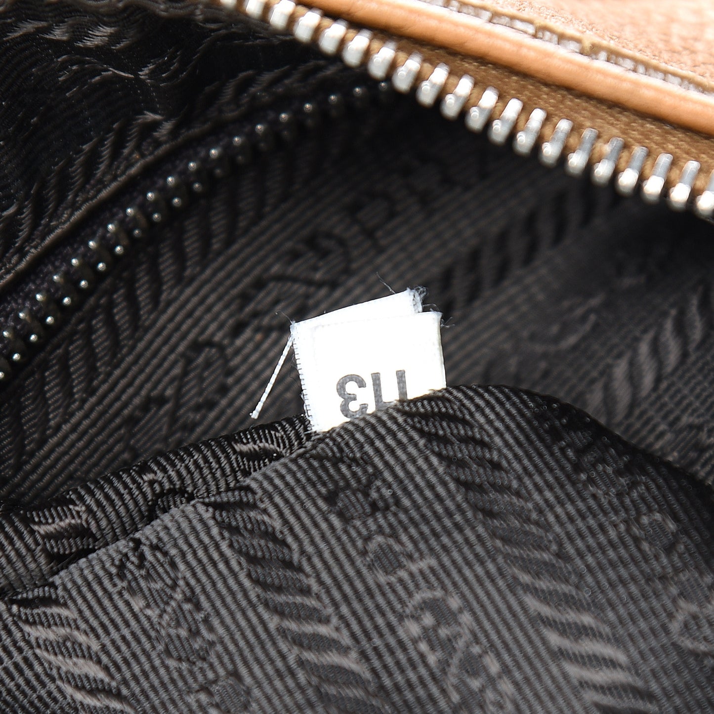 Vitello Daino Shoulder Bag Naturale