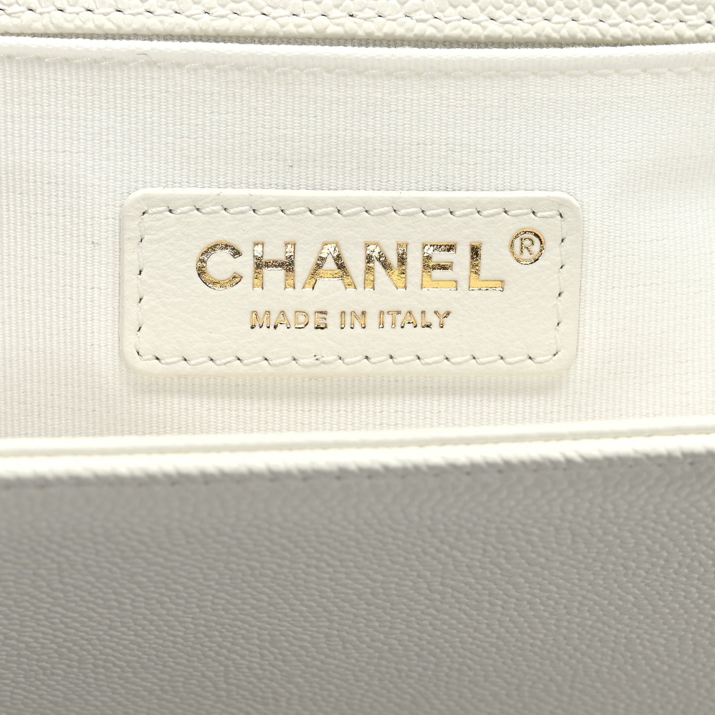 Caviar Quilted Medium Boy Flap White