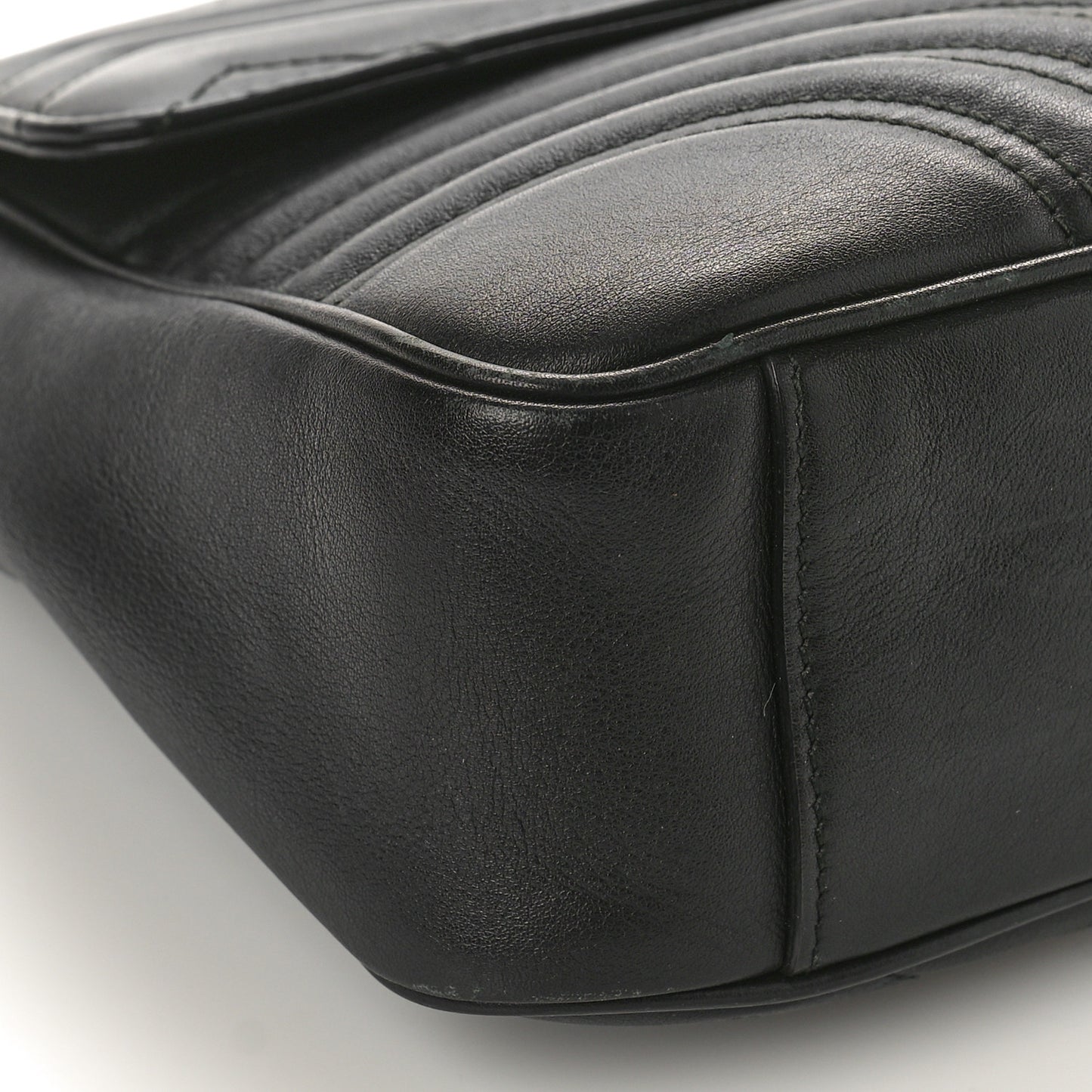 Calfskin Matelasse Medium GG Marmont Shoulder Bag Black