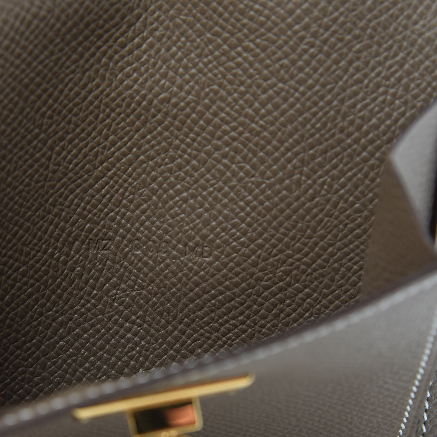 Epsom Kelly Pocket Compact Wallet Etoupe