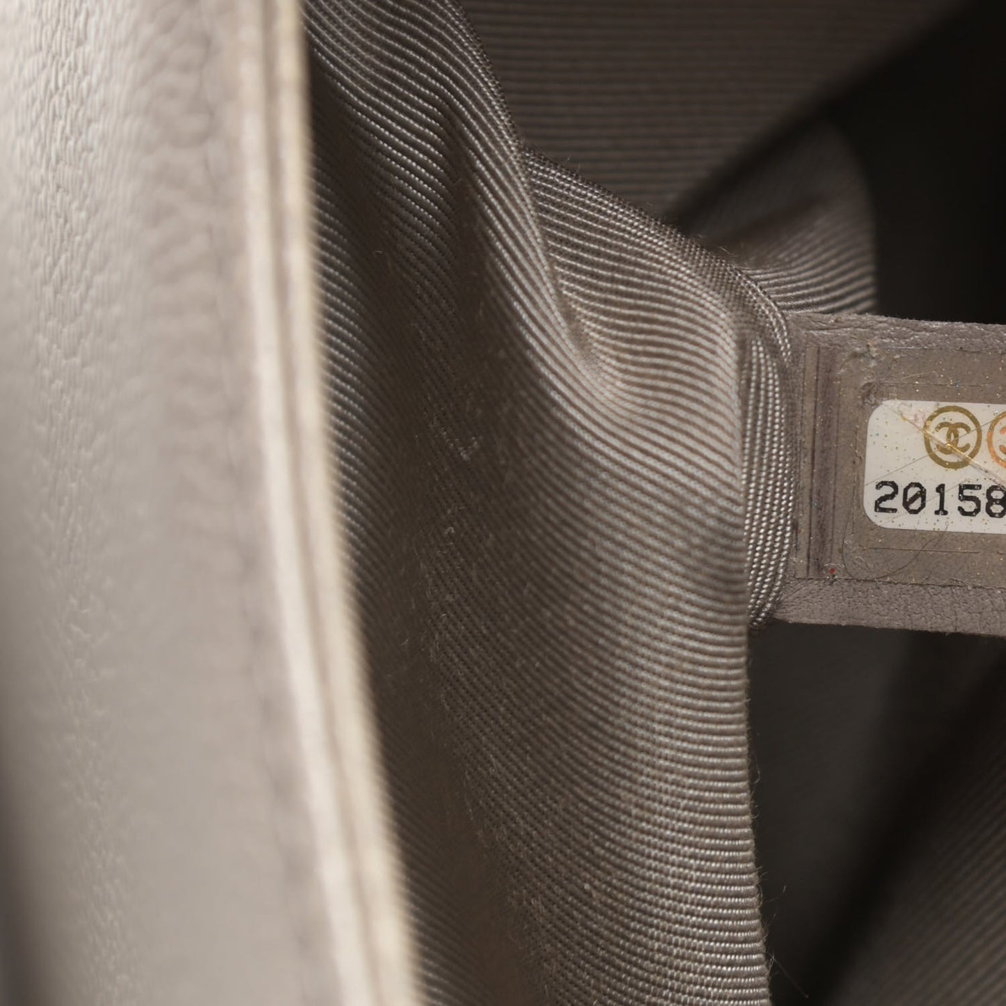 Caviar Quilted Medium Boy Flap Light Grey