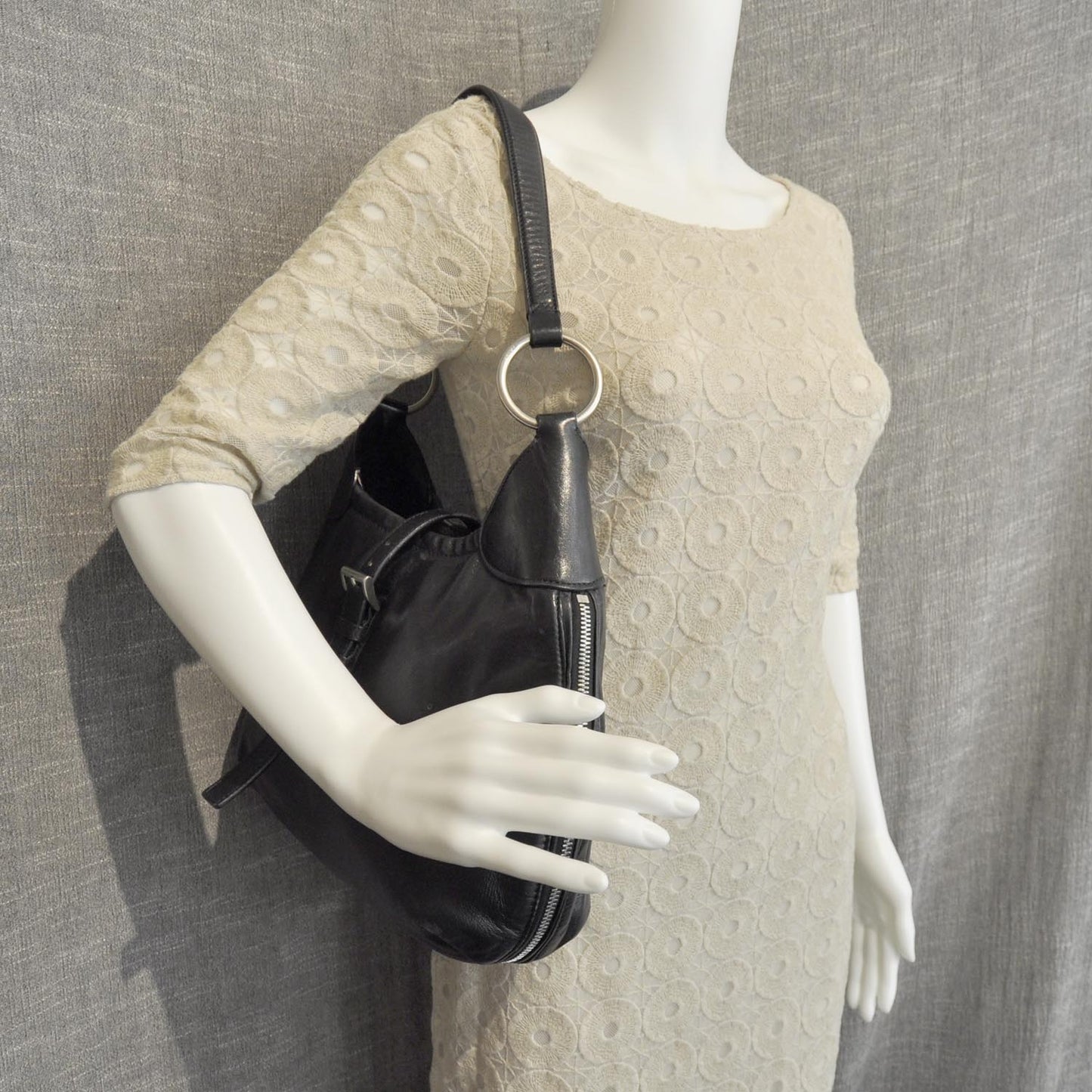 Leather Zip Around Shoulder Bag Nero Black