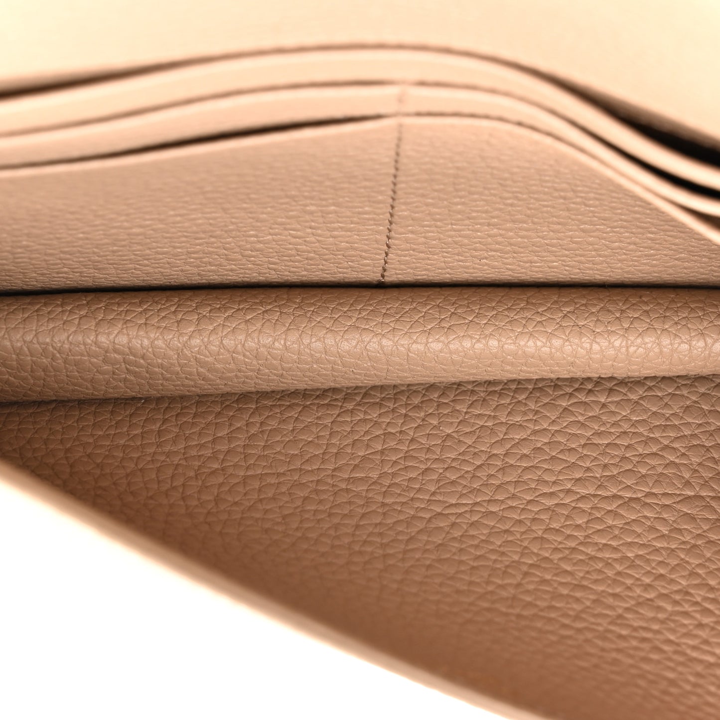 Vitello Daino Metal Chain Wallet Cammeo