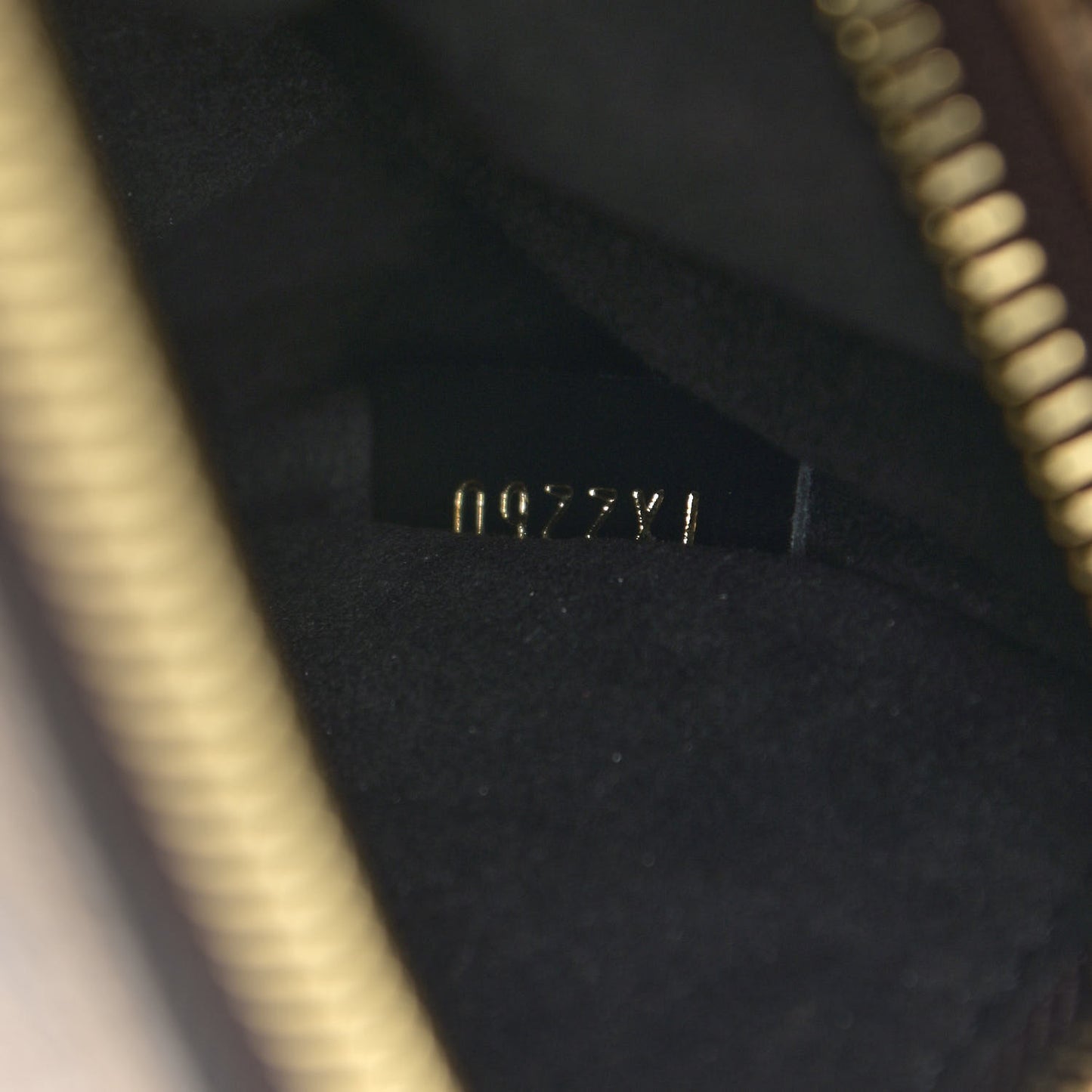 Reverse Monogram Pochette Metis