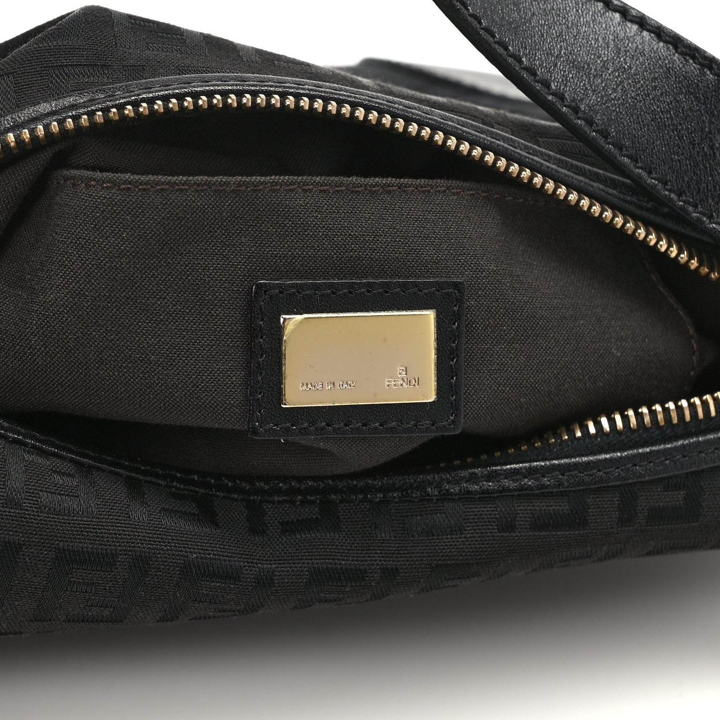 Zucchino Cuoio Chef Pocket Shoulder Bag Black