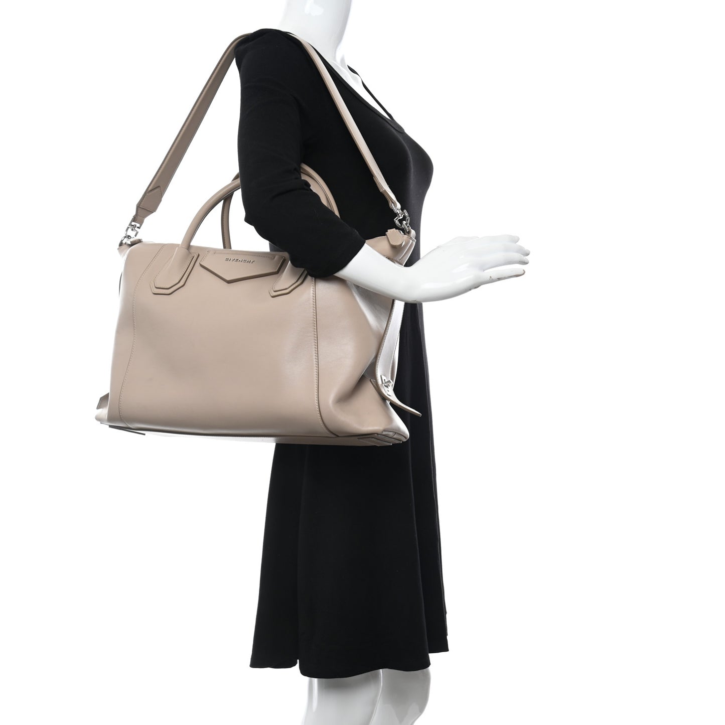 Smooth Calfskin Medium Soft Antigona Dune