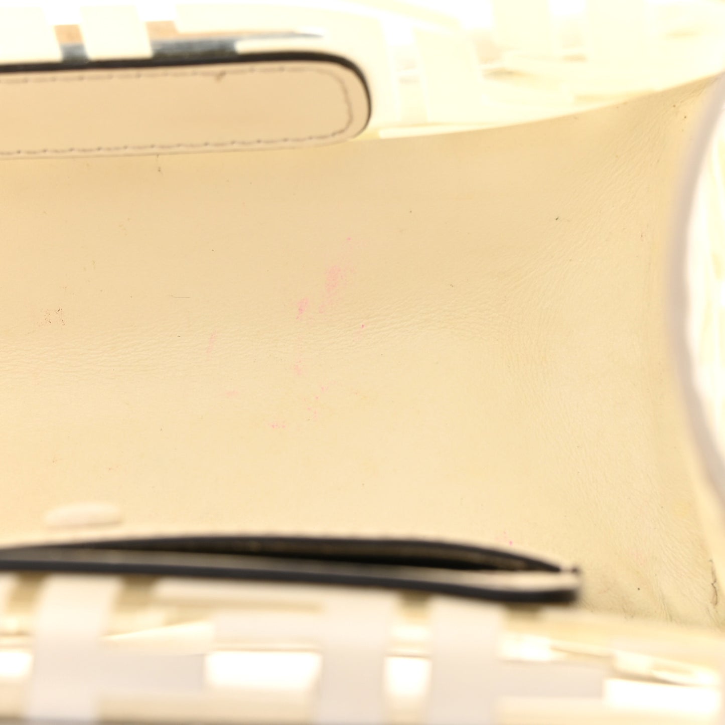 TPU FF Vitello Century F is Fendi Small Kan I Shoulder Bag White