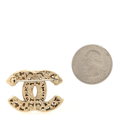 Chanel Metal CC Brooch Gold 2 of 4