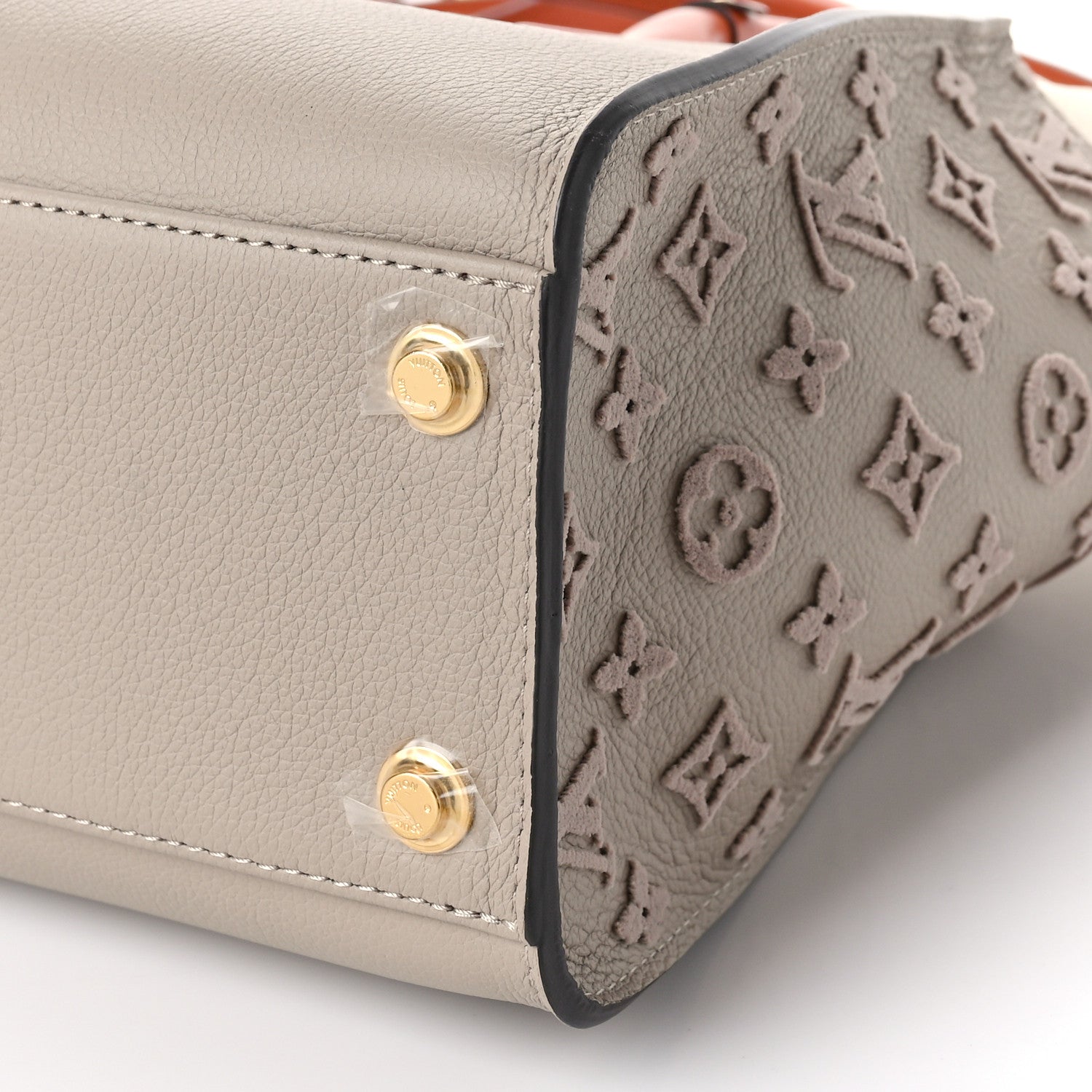 Louis Vuitton Calfskin Monogram Tufting On My Side Galet 8 of 8