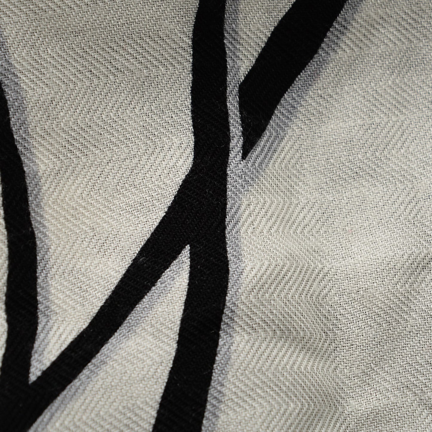 Cashmere Silk Tyger Tyger Shawl 140 Black White Gris