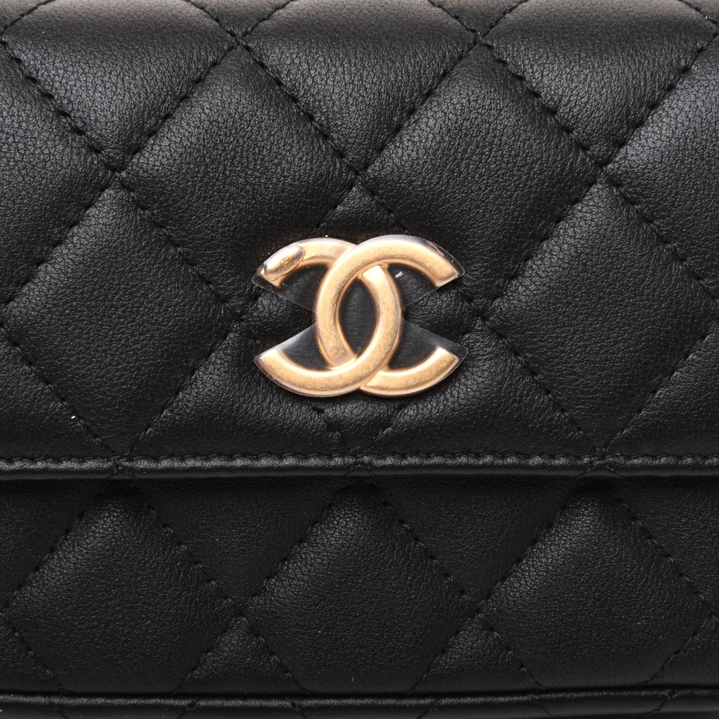 Calfskin Quilted About Pearls Card Holder Flap With Chain Black