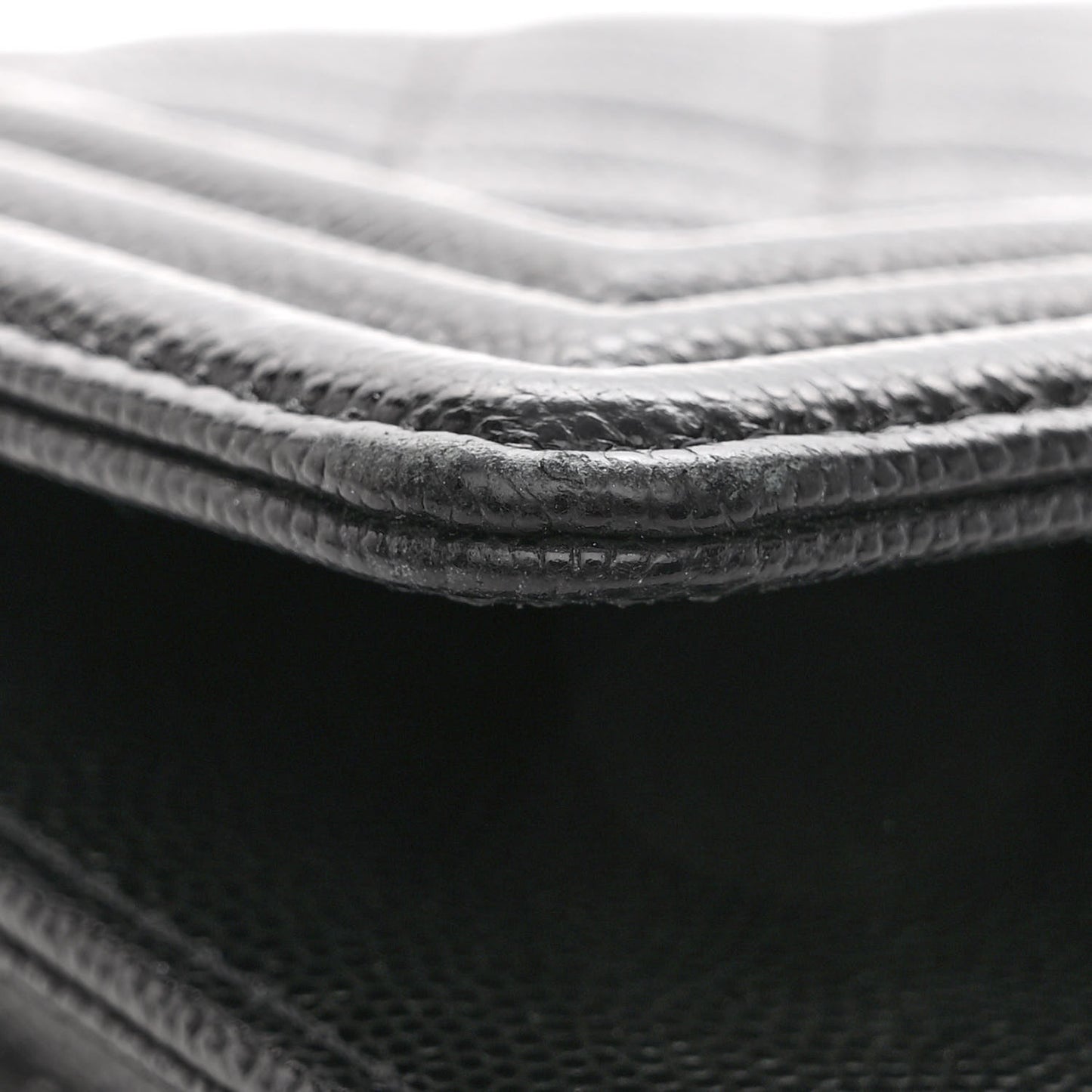 Caviar Quilted Medium Boy Flap Black