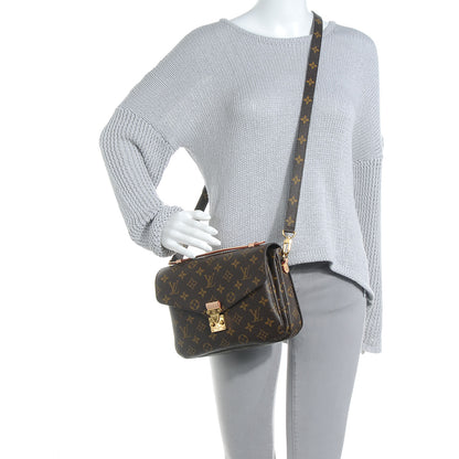 Louis Vuitton Monogram Pochette Metis 2 of 8