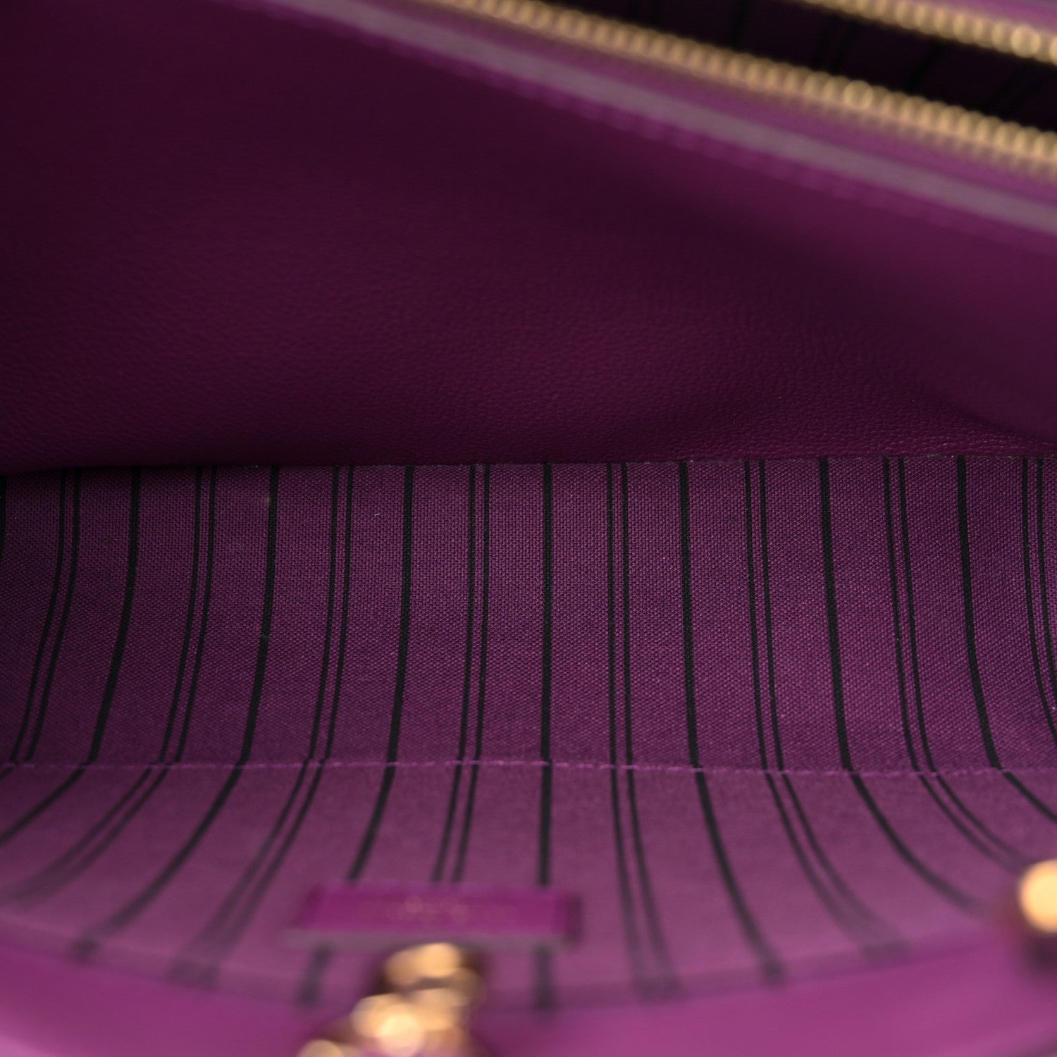 Louis Vuitton Empreinte Montaigne MM Amethyste 5 of 11