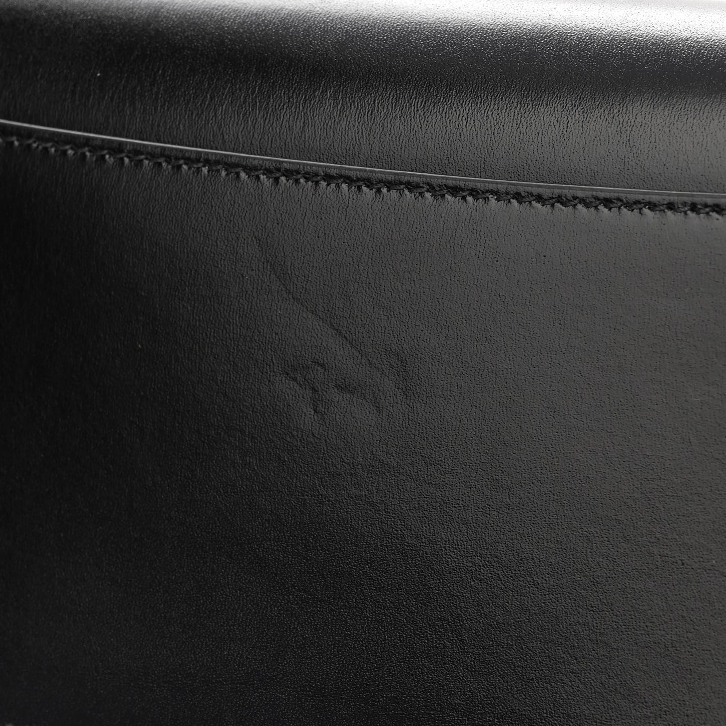 Box Calfskin Medium Lock Antigona Black