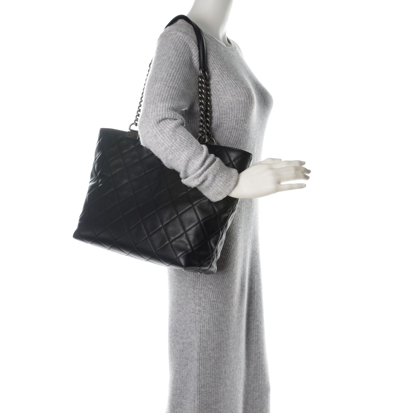 Calfskin Quilted Large Shopping In Chains Tote Black