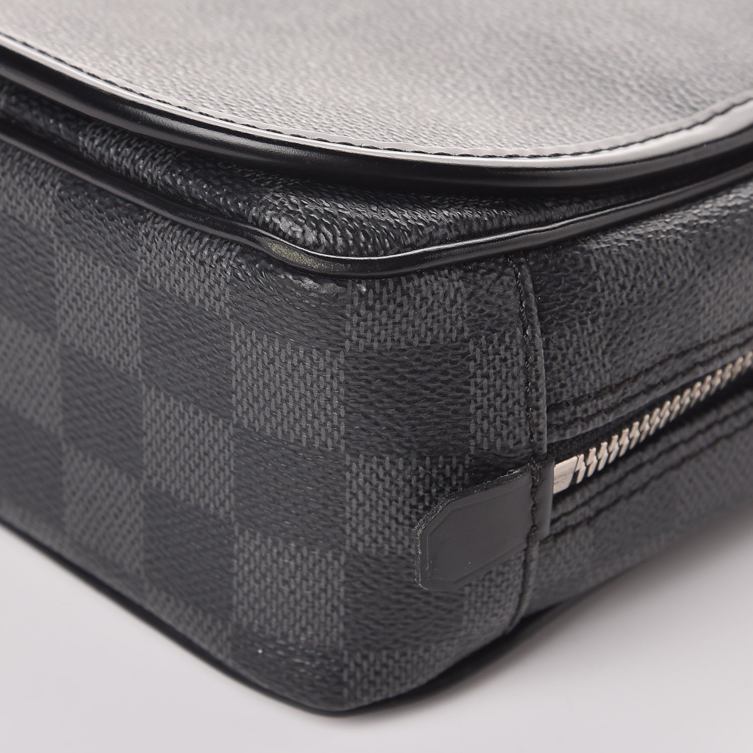 Louis Vuitton Damier Graphite Hanging Toiletry Kit 9 of 11