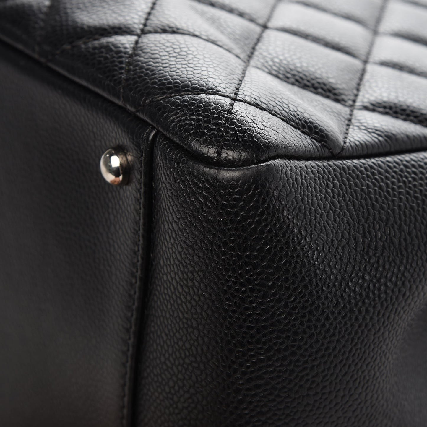 Caviar Quilted XL Grand Shopping Tote GST Black