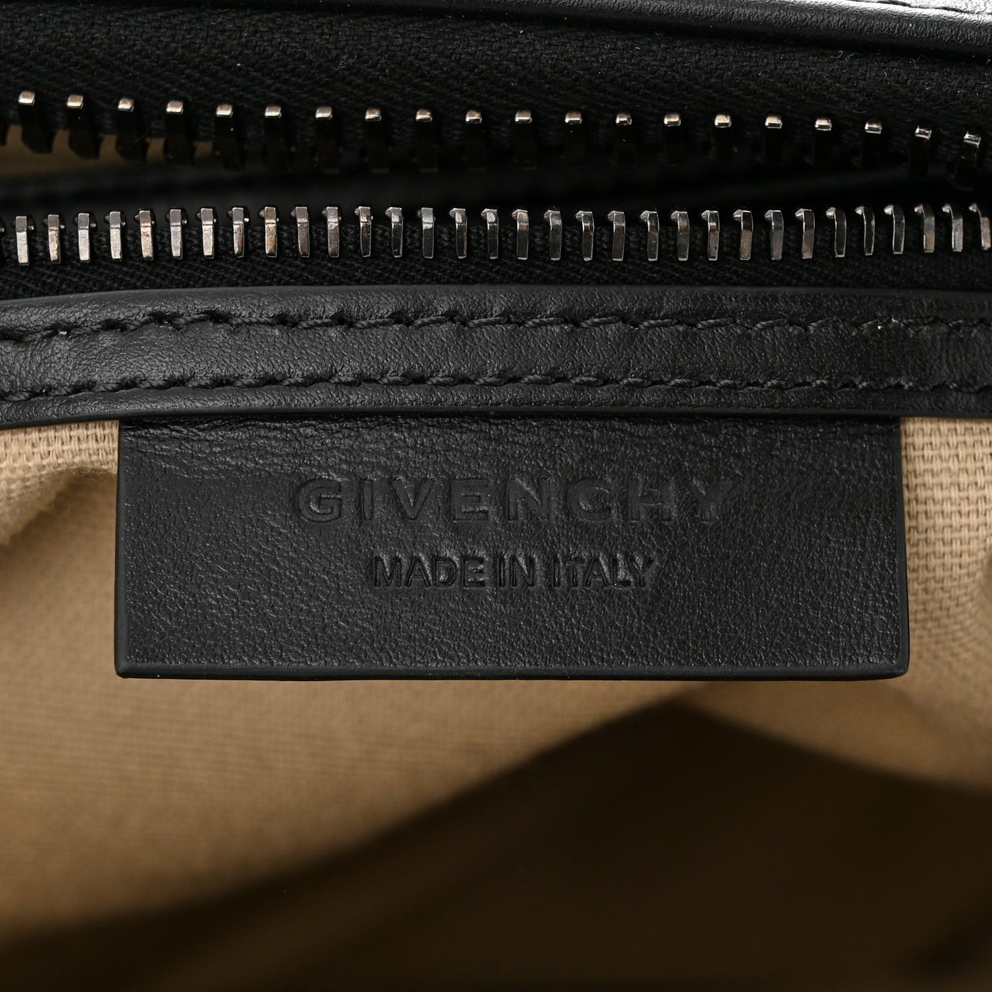 Smooth Calfskin Chains Small Antigona Black