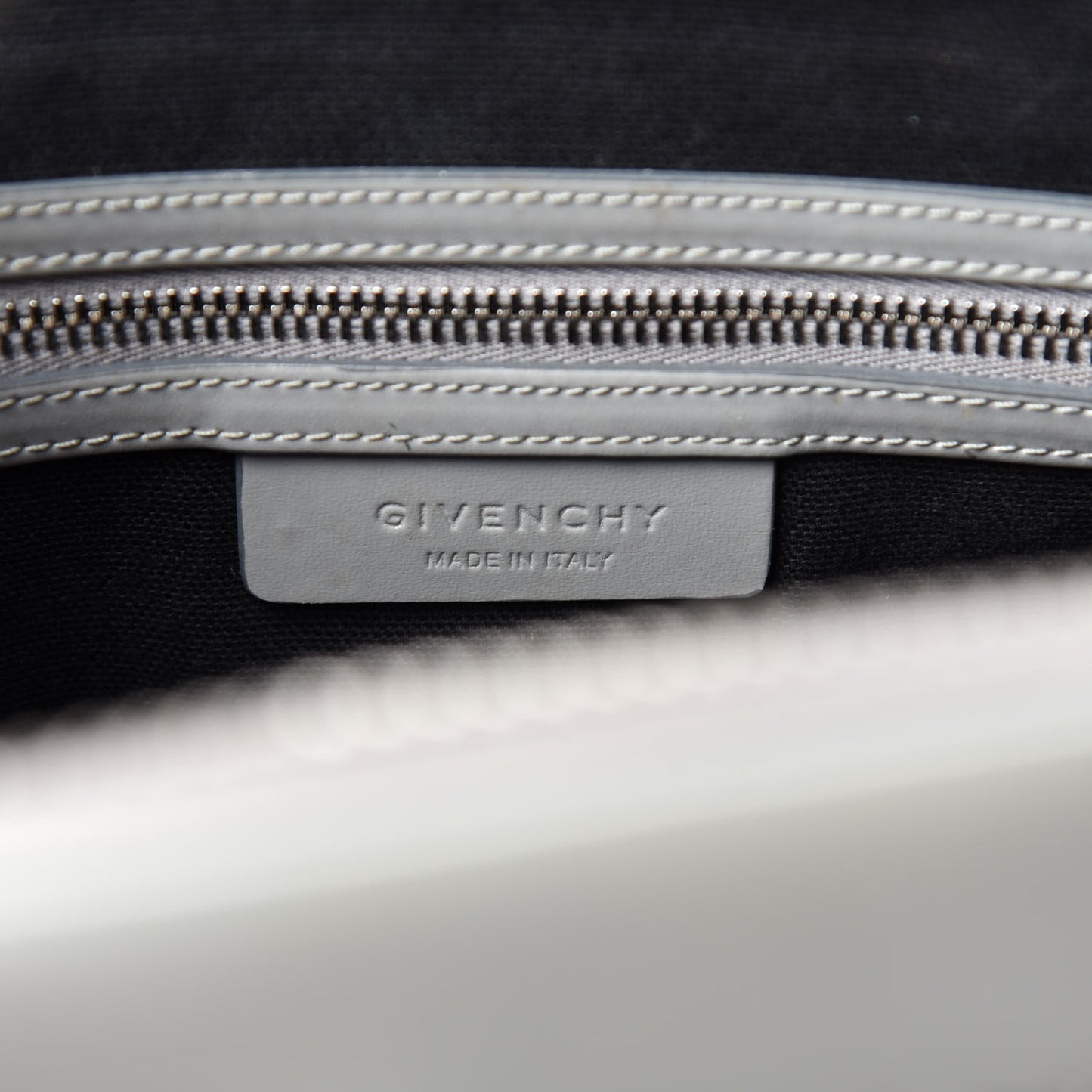 Shiny Lord Calfskin Medium Antigona Pearl Grey