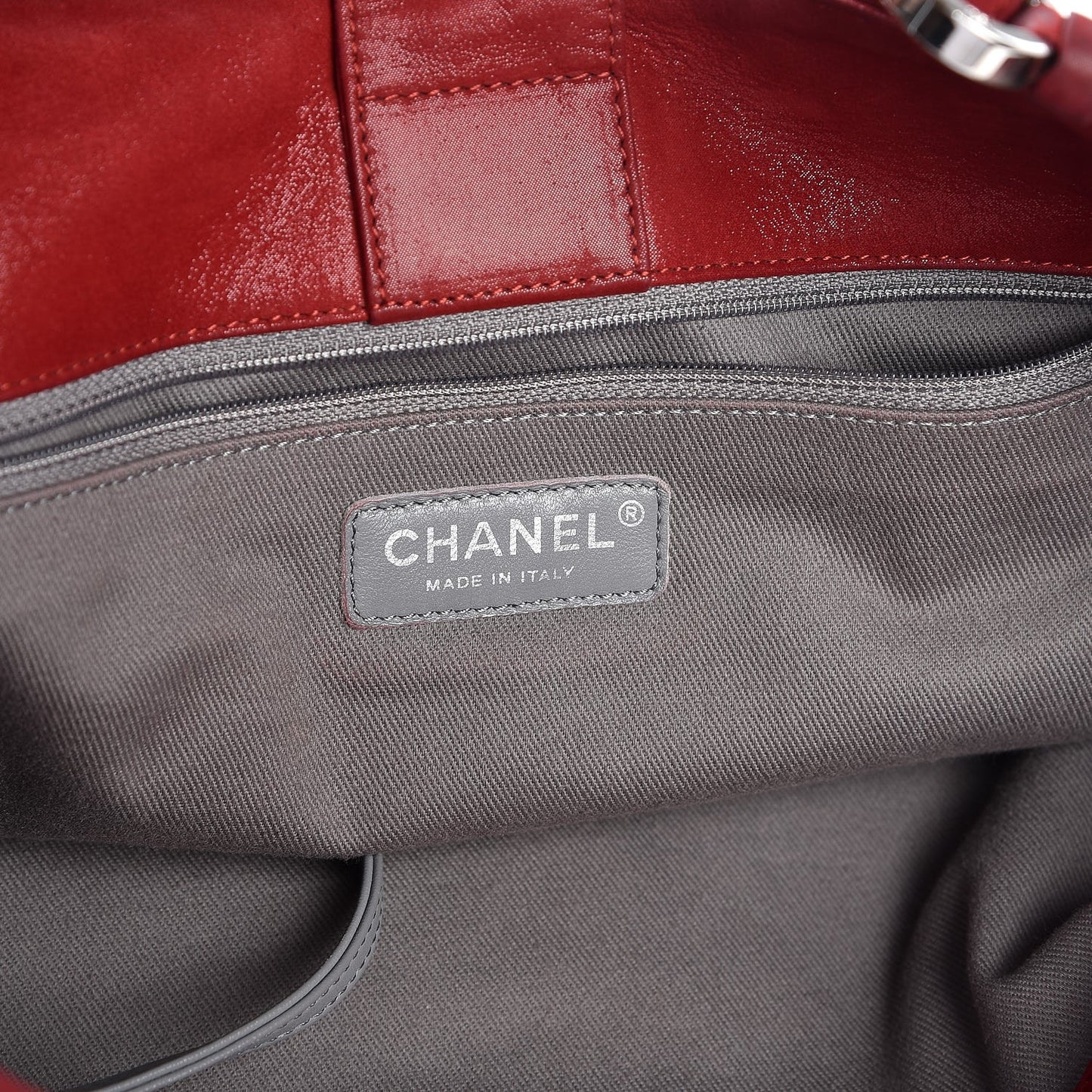 Iridescent Calfskin Quilted Large Sea Hit Tote Red