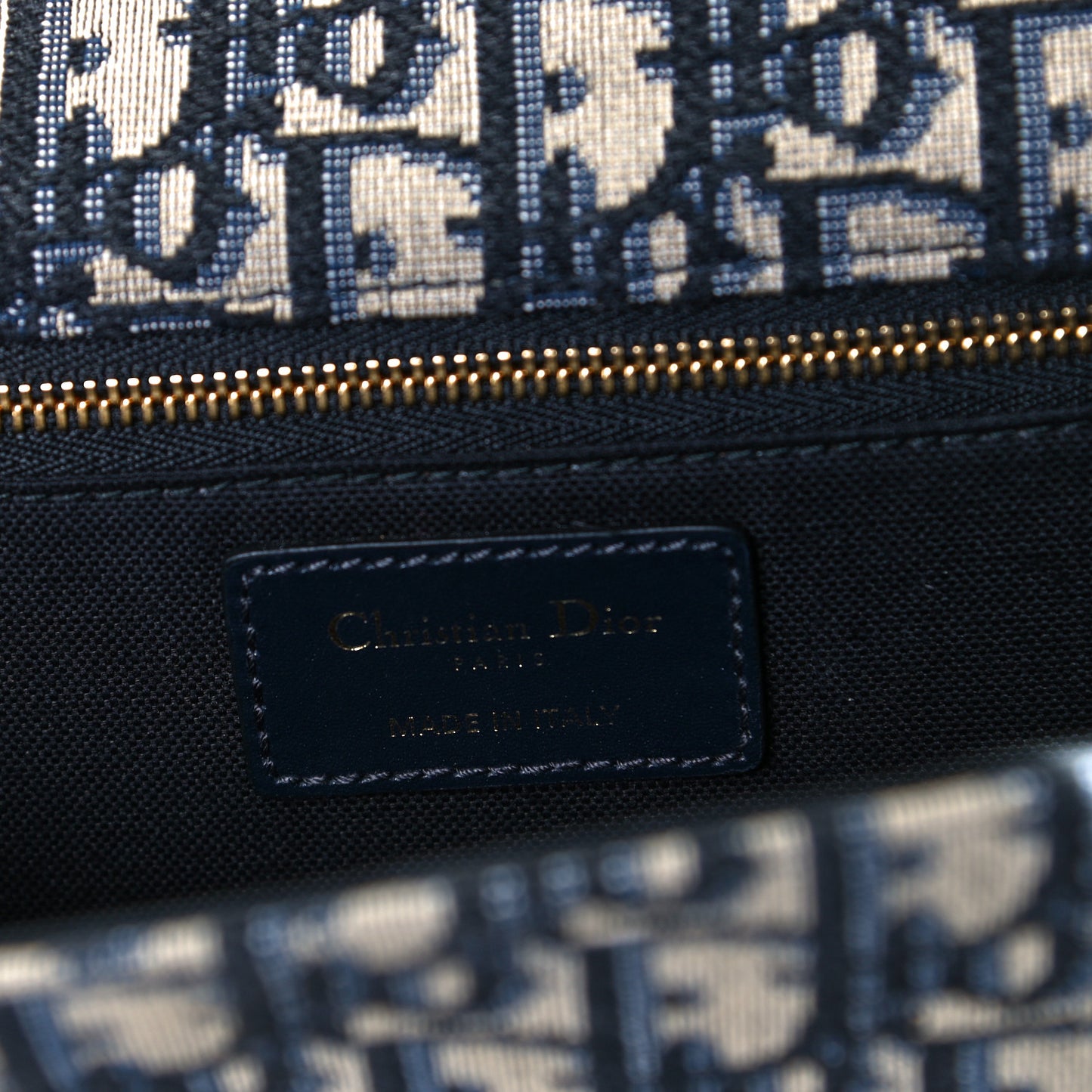 Oblique 30 Montaigne Chain Flap Bag Blue
