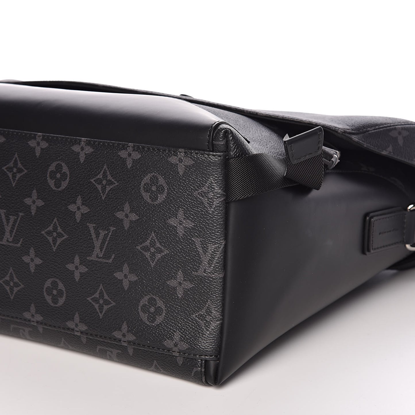 Monogram Eclipse Voyager Messenger MM