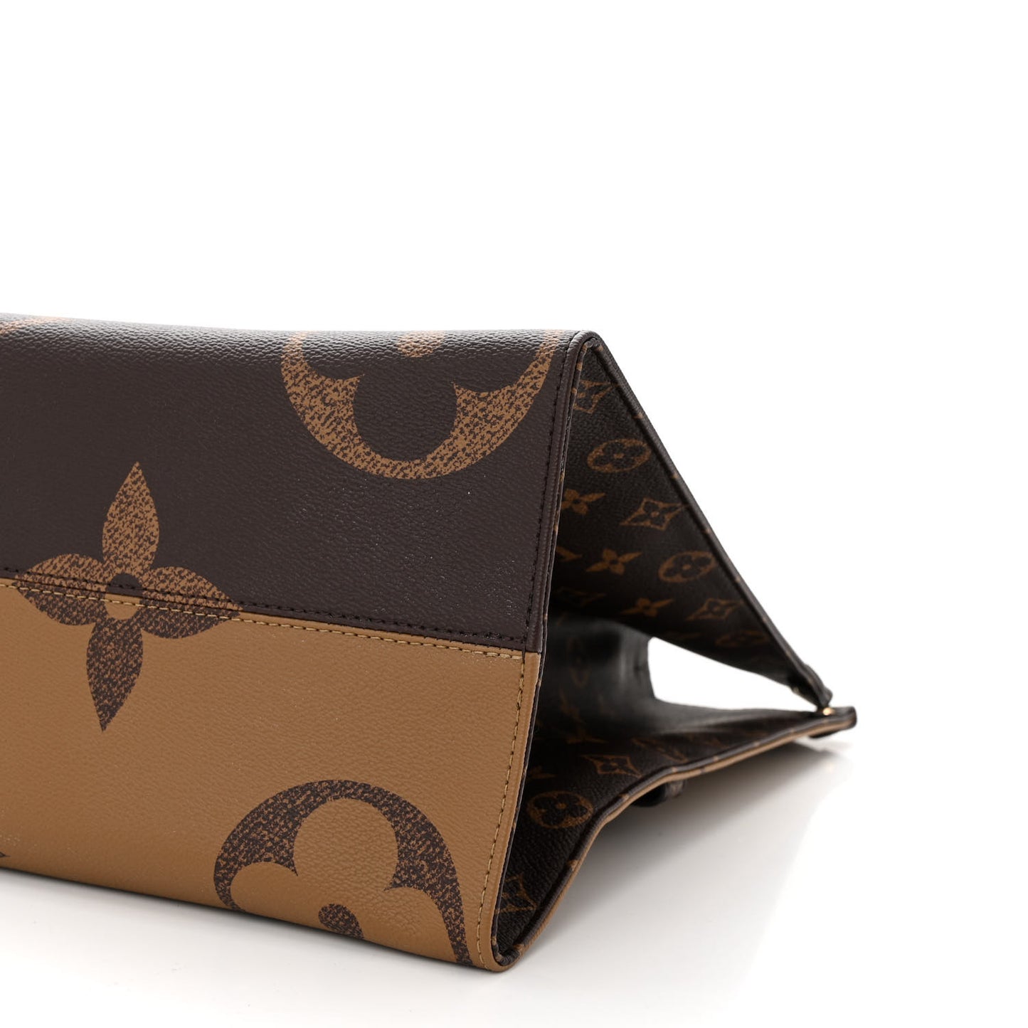 Reverse Monogram Giant Onthego Voyage