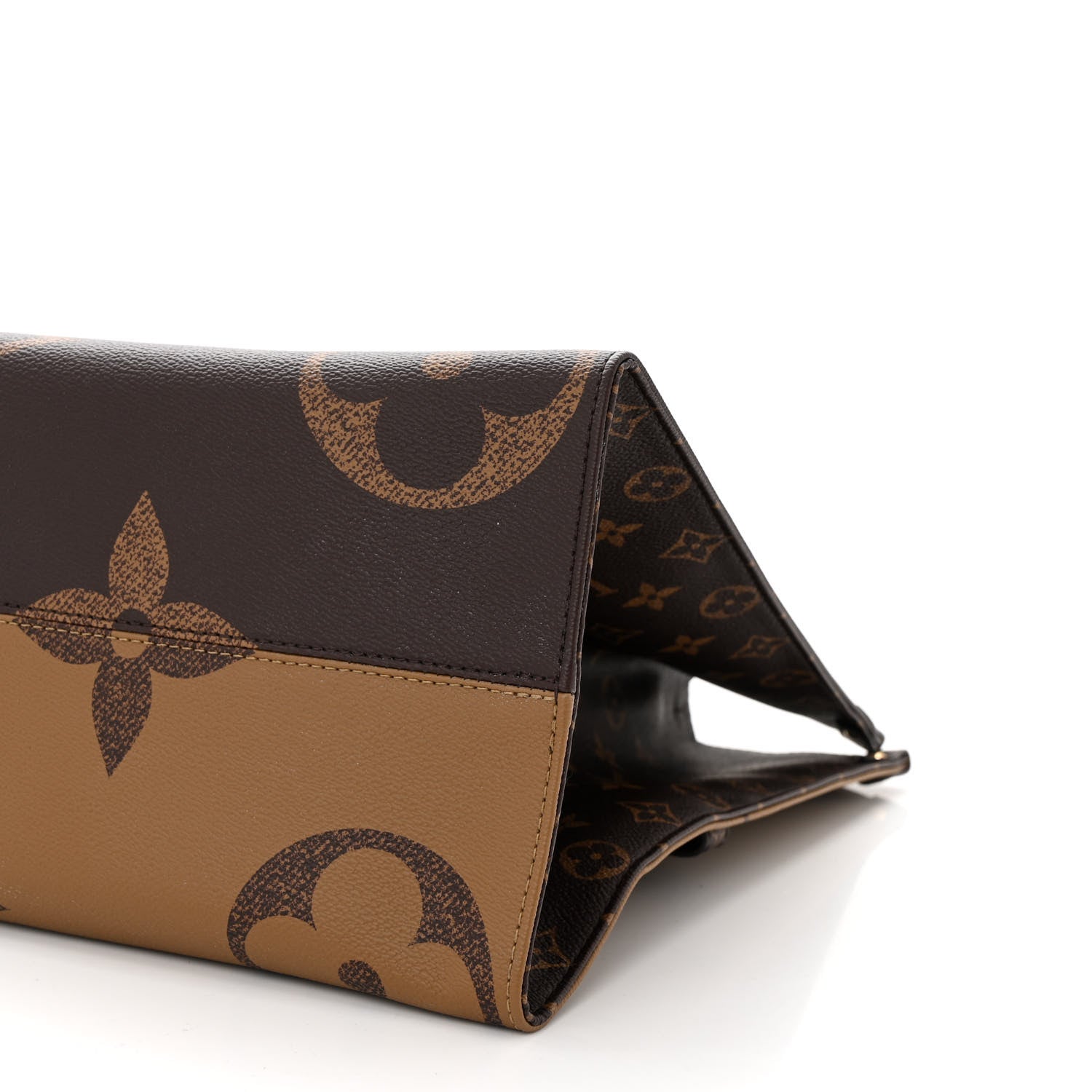 Louis Vuitton Reverse Monogram Giant Onthego Voyage 10 of 10