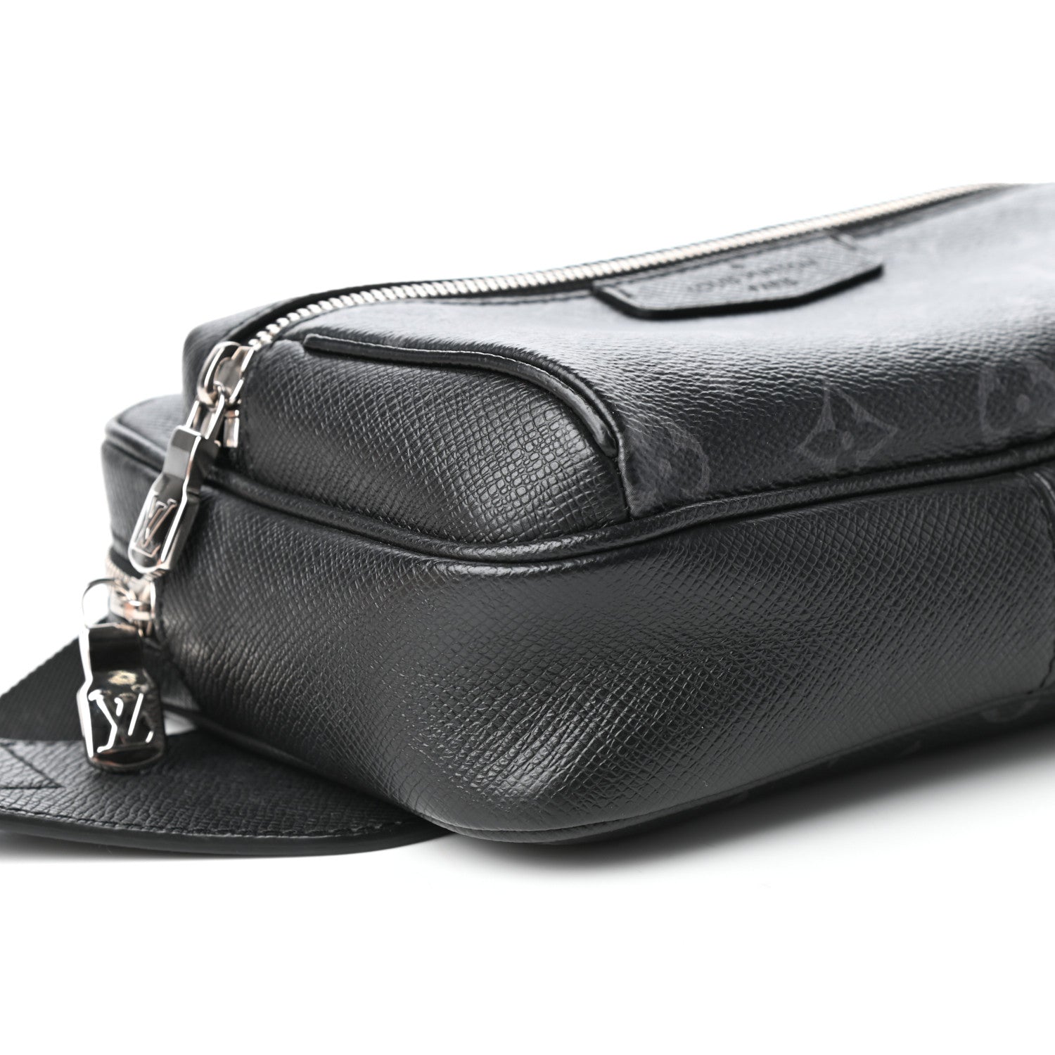 Louis Vuitton Taiga Monogram Outdoor Bumbag Black 7 of 9