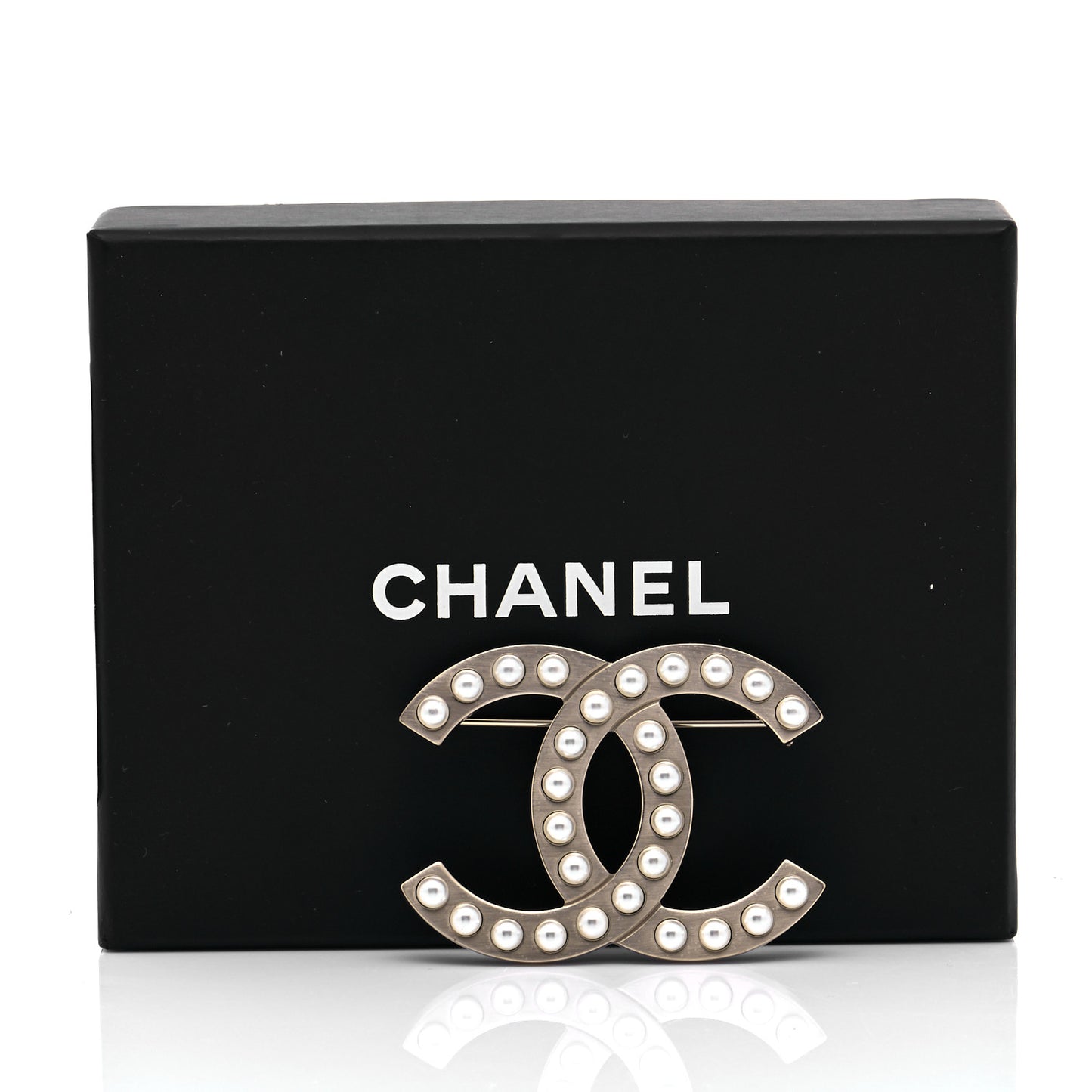 Pearl CC Brooch Gold