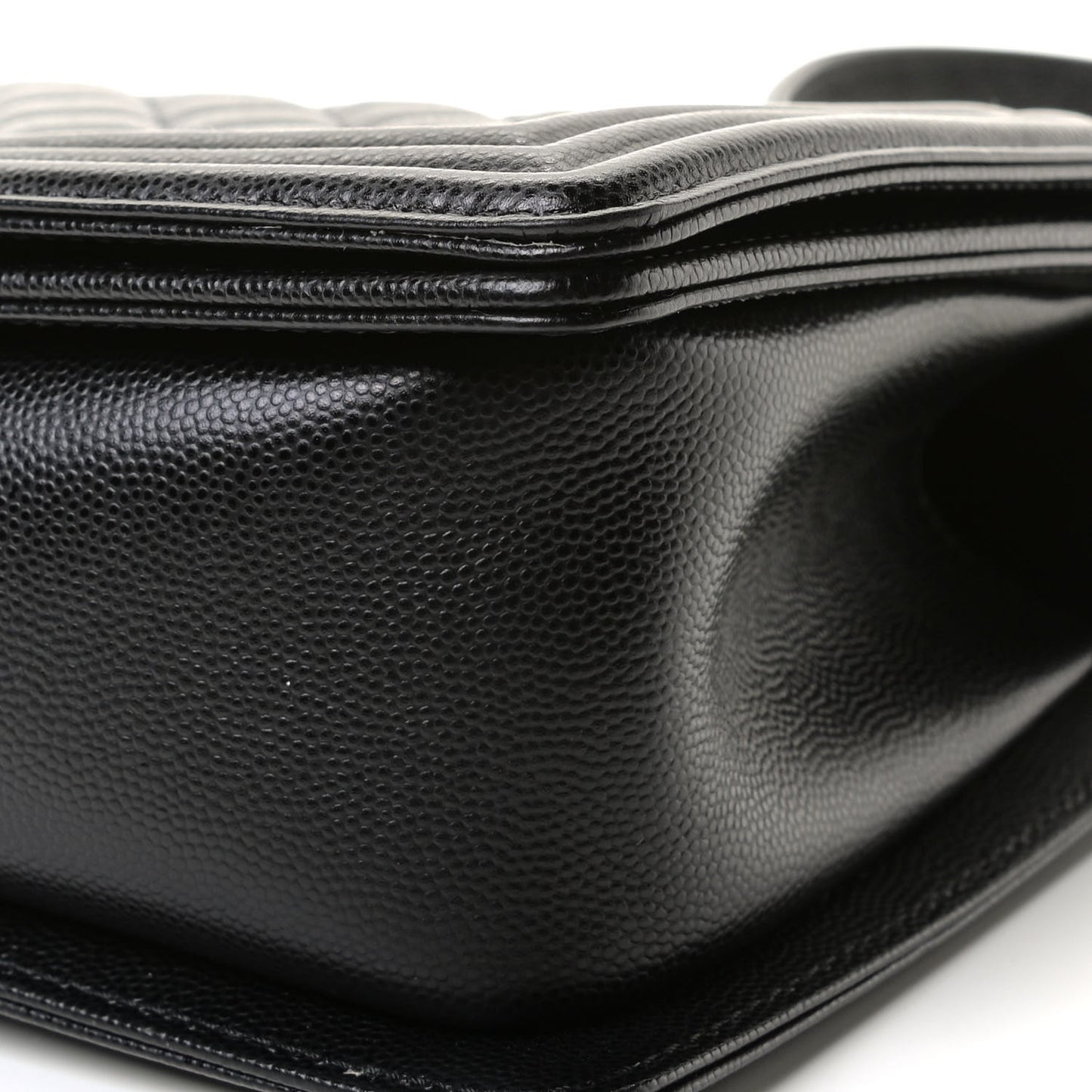 Caviar Quilted Medium Boy Flap Black