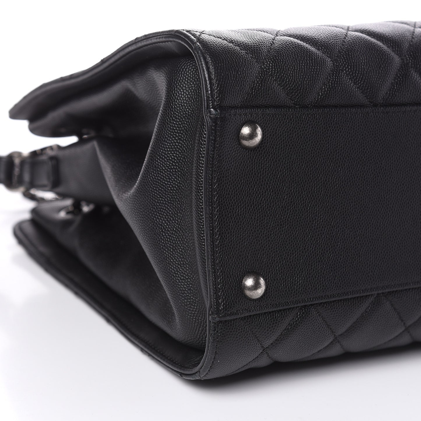 Caviar Quilted Medium CC Bucket Bag Black