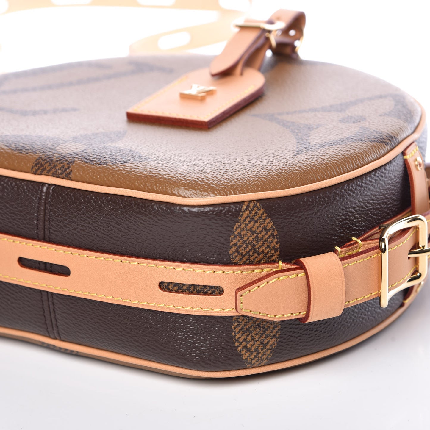 Reverse Monogram Giant Boite Chapeau Souple