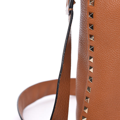 Valentino Garavani Pebbled Calfskin Large Rockstud Flip-Lock Messenger Bag Light Cuir 15 of 16